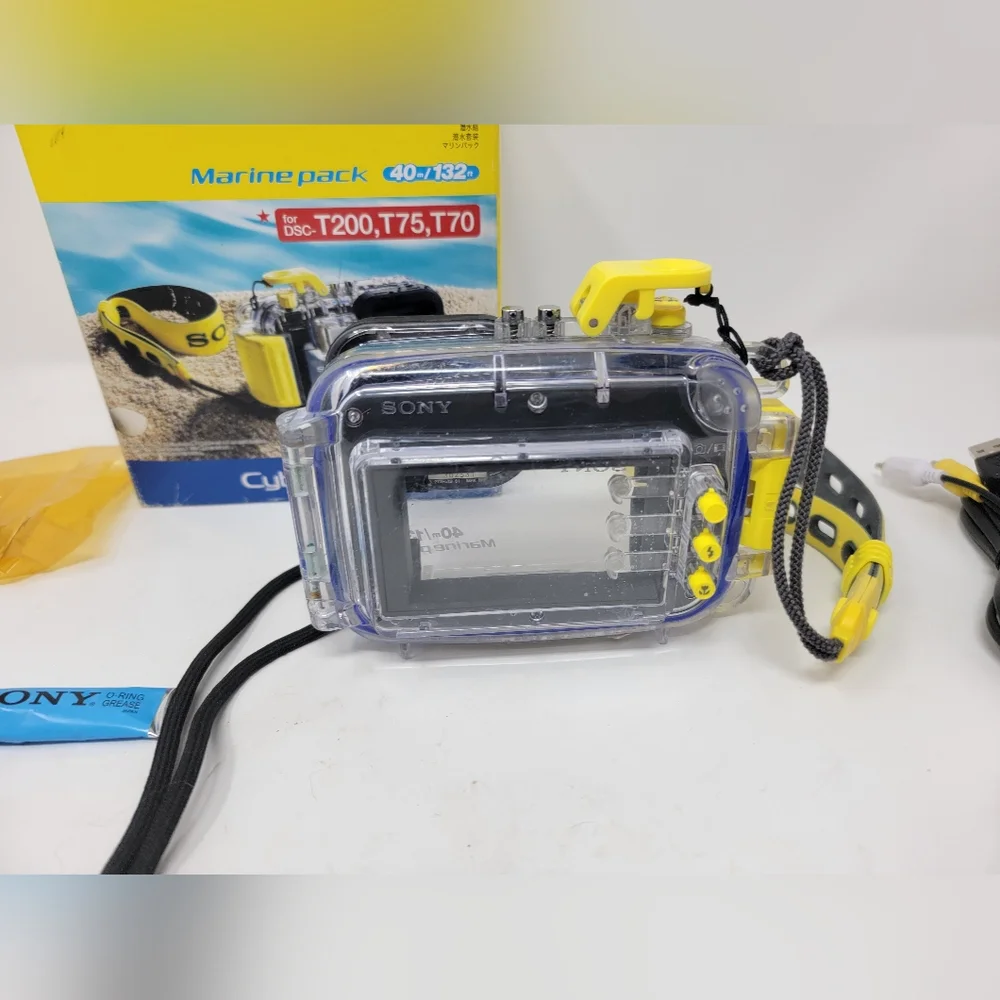 Sony DSC-T90 Carl Zeiss Cybershot And Marine Waterproof Case 2 New Batteries
